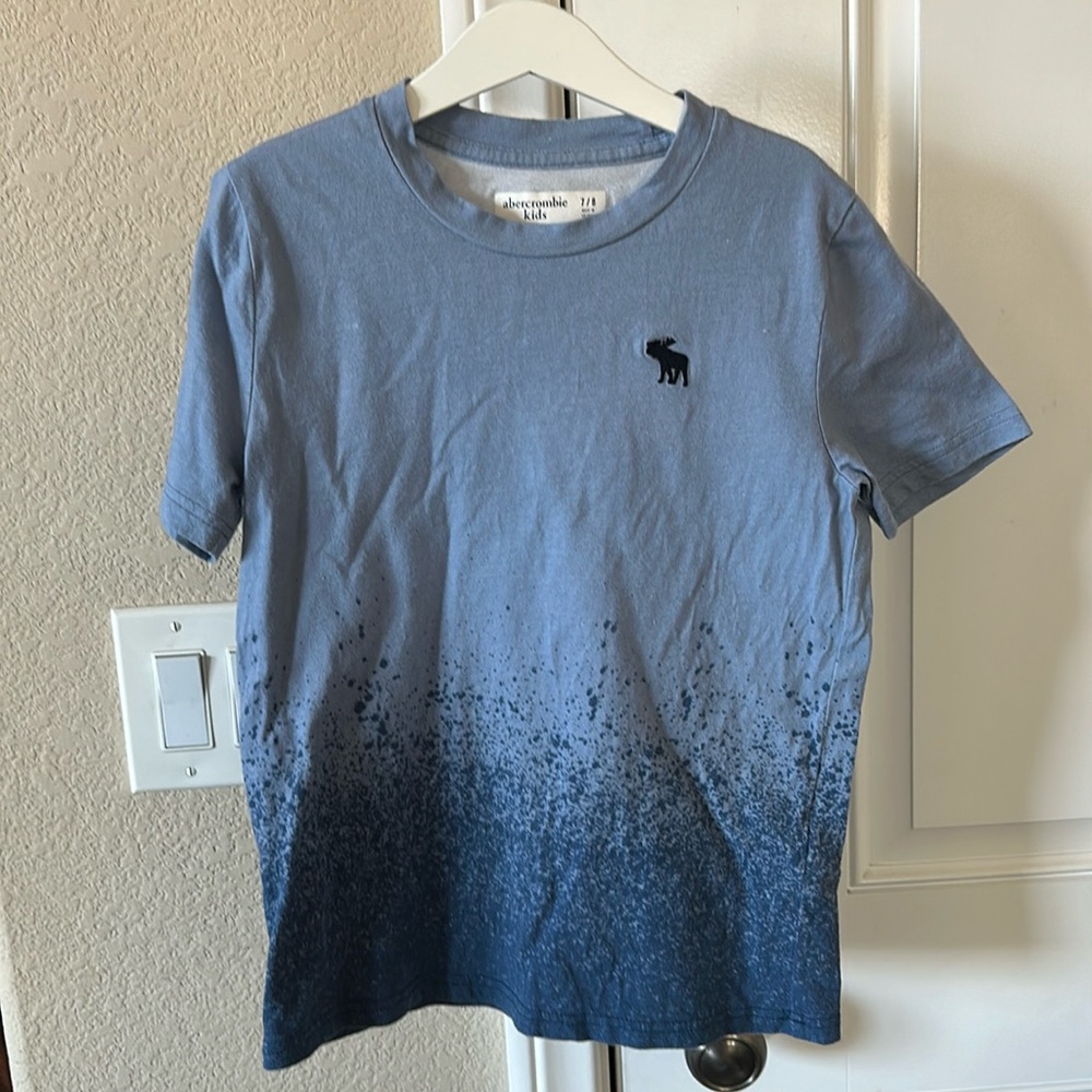 Abercrombie Kids Blue Short-Sleeved Tee Size 7